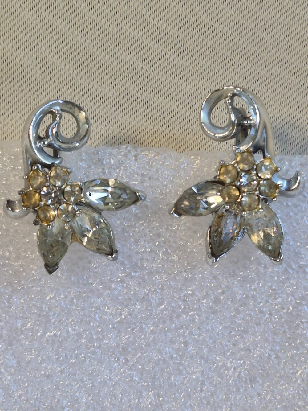 Coro VGT 1950s Mid Century Rhinestone Spray Floral Earrings Screw On Silver Tone